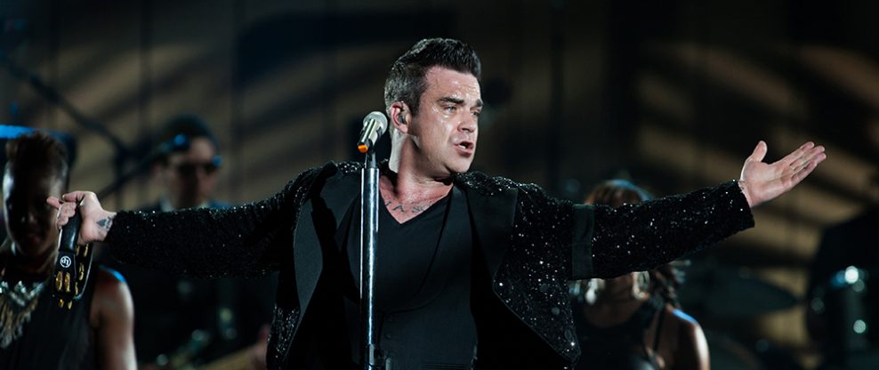 Robbie Williams Extends A Middle Finger To World Cup Soccer Fans