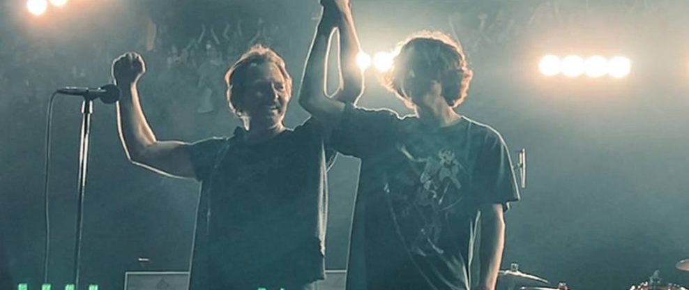 18-Year-Old Fan Fills in for Pearl Jam Drummer Matt Cameron During Oakland Tour Stop